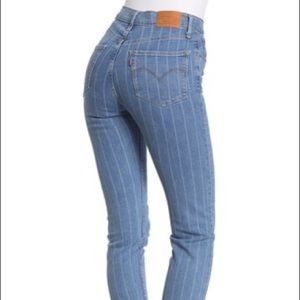 Levis 724 High Rise Straight Leg Cropped Jeans